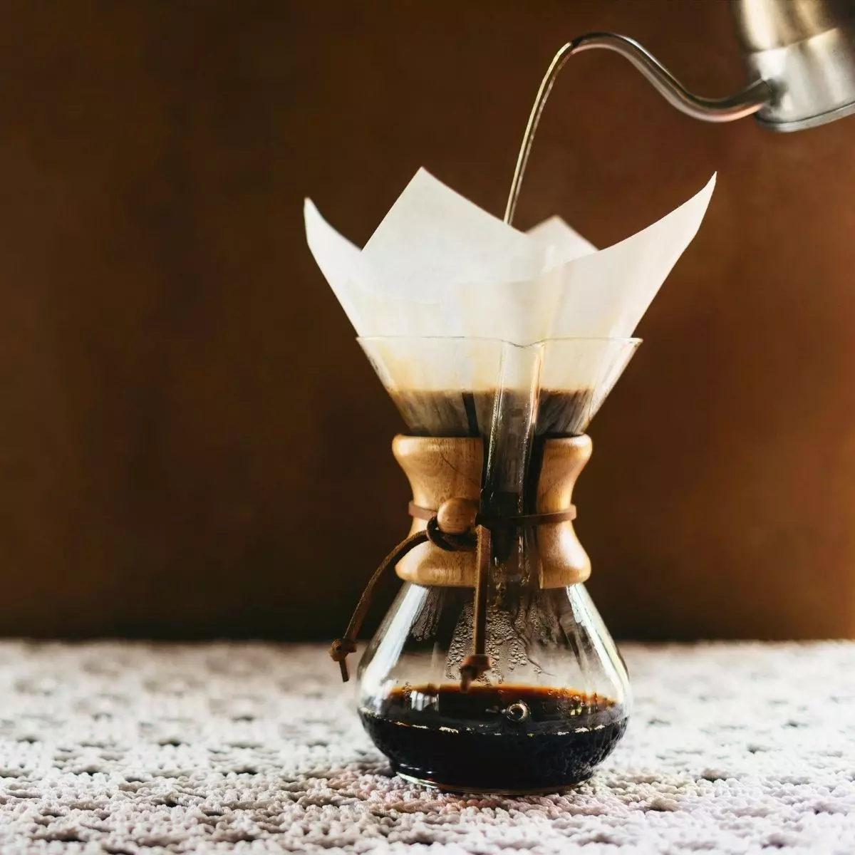 3. Pour Over (V60, Chemex, dll.)
